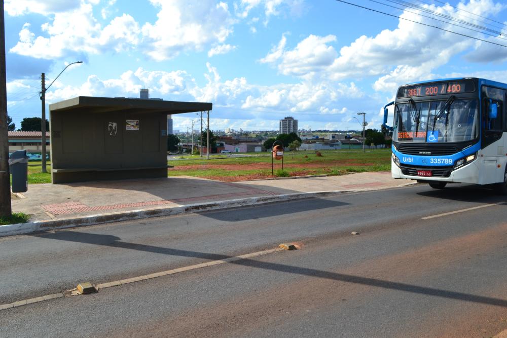 Capa da notícia: GDF vai construir mais três mil paradas de ônibus